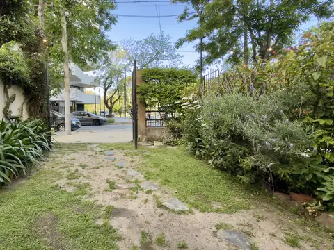 Casa Remodelada Para Local Comercial, 4 Ambientes, Cocina, Baño, La Plata