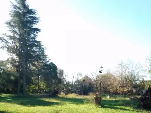 Venta de casa con pileta y gran parque en Villa La Ribera