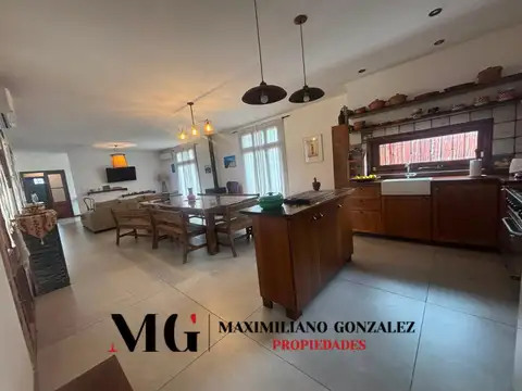 Casa 5 ambientes con 2 baños