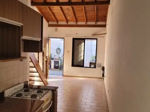 Venta PH  en dos plantas,ideal inversión, Lomas del Mirador