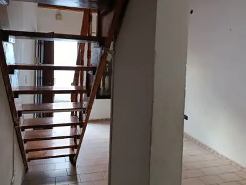 Venta PH  en dos plantas,ideal inversión, Lomas del Mirador