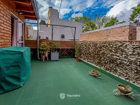 Casa 6 ambientes con 2 baños
