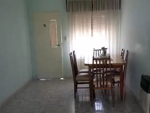 Casa en Alquiler con 1 cochera