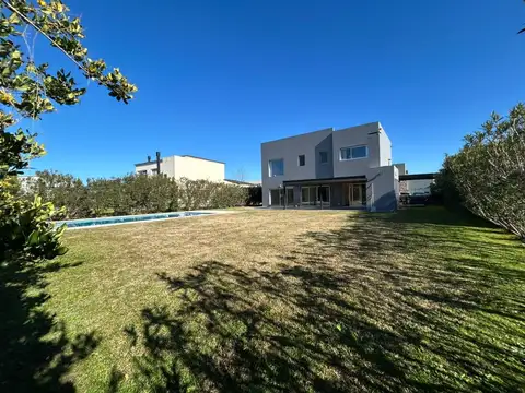 Casa en Venta en El Cantón - Barrio Puerto, USD 298.000