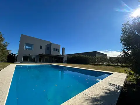 Casa en Venta - 5 AMB en Cantón - Puerto