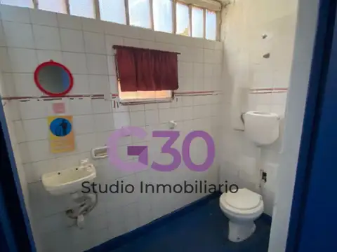 Casa 7 ambientes con 2 baños