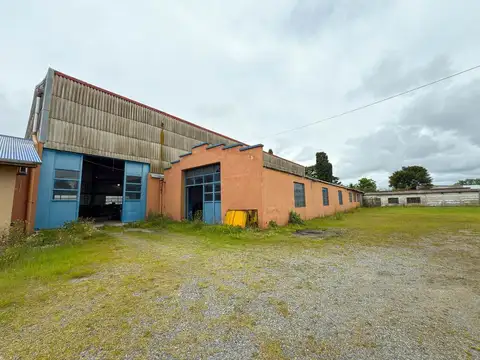 VENTA 2 AMPLIOS  GALPONES CON OFICINAS TANDIL
