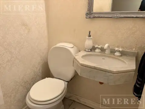 Casa en Venta con 4 cocheras