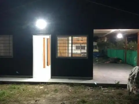 Casa en Alquiler con 2 cocheras