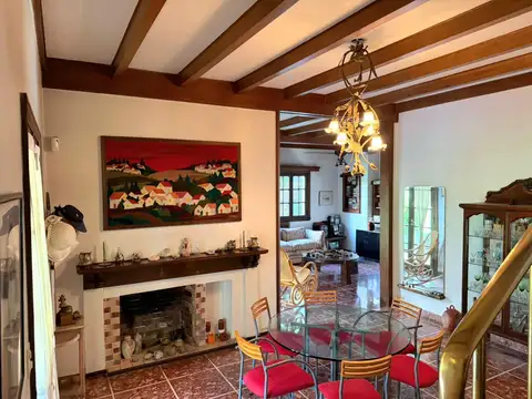 Casa en Venta con 2 cocheras