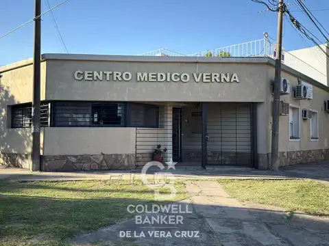 Clinica con consultorios, gabinetes de kinesiologia y laboratorio en Maria Selva