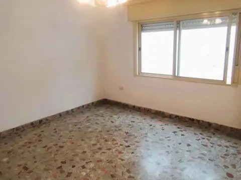 Depto Tipo Casa en Alquiler en Ramos Mejía, $ 700.000