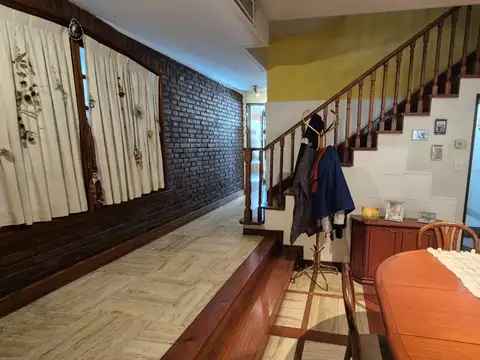 Casa en Venta con 3 cocheras