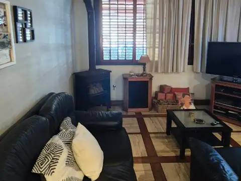 Casa 6 ambientes con 4 baños
