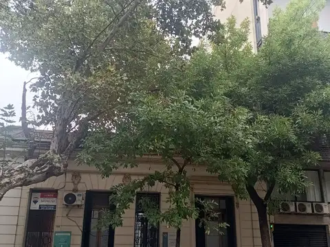 IMPORTANTE INMUEBLE ANTIGUO, DETALLES EXQUISITOS. COMERCIAL  MAS VIVIENDA
