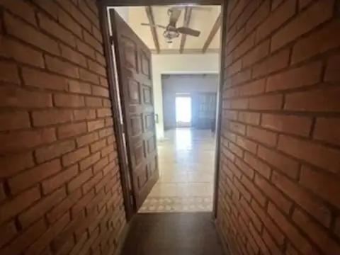Casa con Quincho y Pileta, Calle Saavedra!