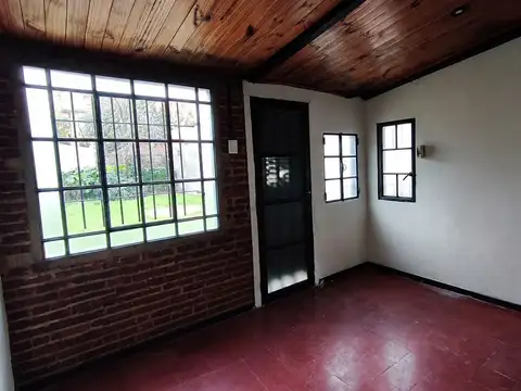 Casa 2 ambientes con 1 baño