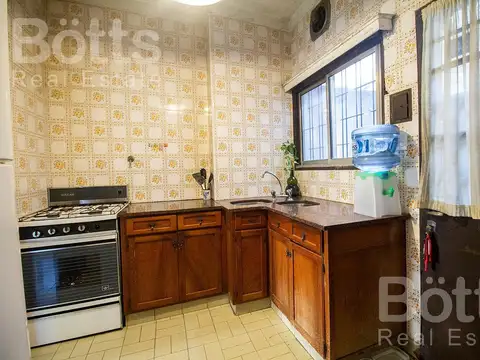 Casa 4 ambientes con 2 baños