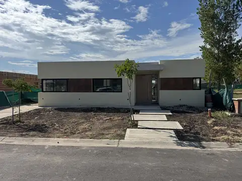 Casa en venta en Pilar Del Este - Santa Sofia