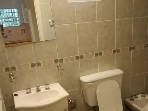 Casa 5 ambientes con 1 baño