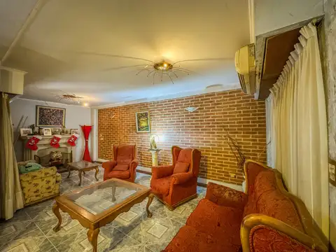 Casa 7 ambientes con 5 baños