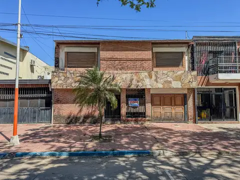 Casa Clásica a Reciclar en Pleno Macrocentro, con Alto Potencial Comercial