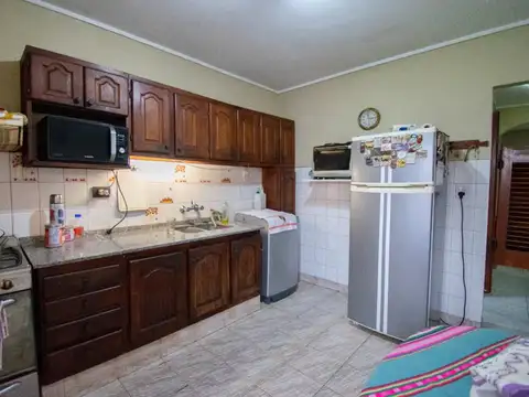 Casa 5 ambientes con 2 baños