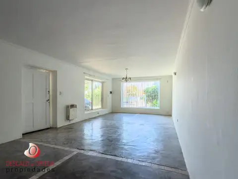 Casa 2 ambientes con 2 baños