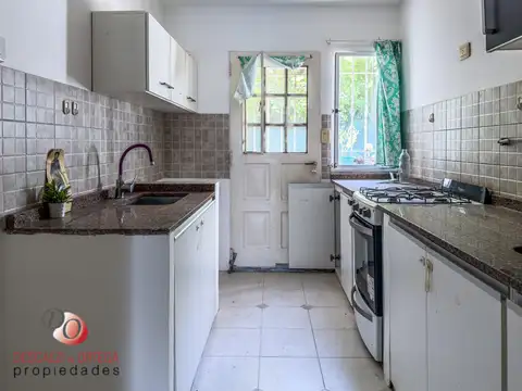 Casa de 2 dormitorios en venta, a metros de Av Bodereau, una planta. Apta credito