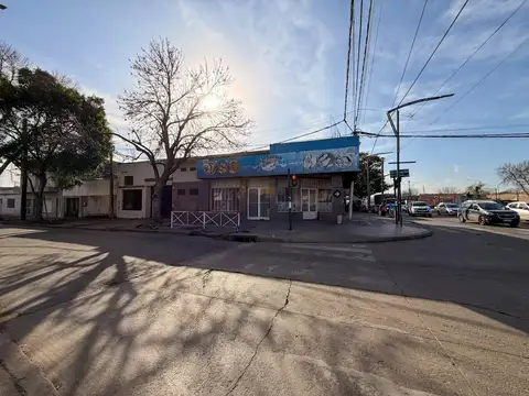 LOCAL COMERCIAL DE 260 M2 EN LA ESQUINA DE 27 DE FEBRERO Y MATIENZO