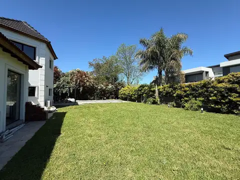 Casa Chalet  en Venta en Septiembre, Escobar, G.B.A. Zona Norte