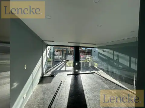 Lencke vende - muy buena cochera a 1 cuadra de Av. Maipú