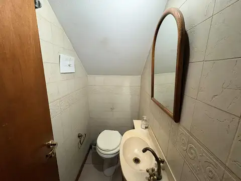 Casa 5 ambientes con 4 baños