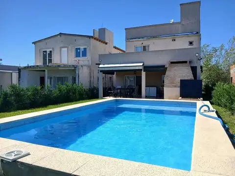 Exclusiva Casa 3 dormitorios Domselaar Chico VENTA