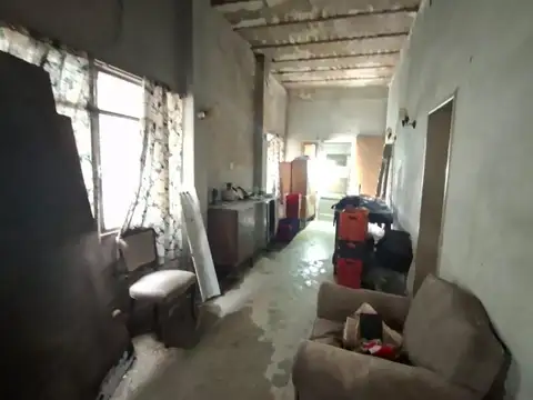 LOTE CON CASA A RECICLAR O DEMOLER