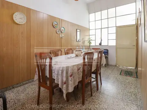 Casa 6 ambientes con 2 baños