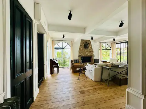 Casa 6 ambientes con 4 baños