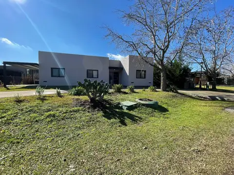 VENTA CASA 5 AMBIENTES LUMINOSA PERMUTA BARRIO PRIVADO CARDALES VILLAGE
