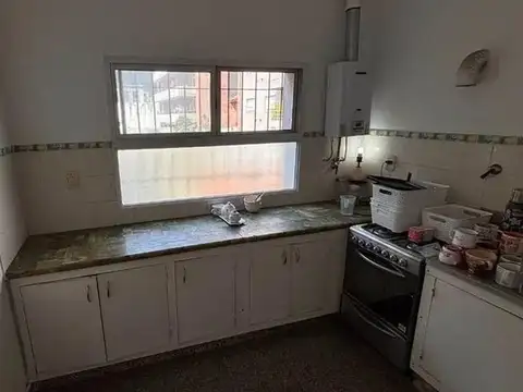 Casa 5 ambientes con 2 baños