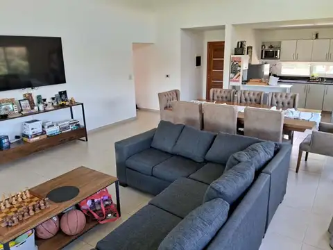 Casa en Venta con 3 cocheras