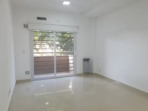 Av Pte H Yrigoyen 1900, Piso 1