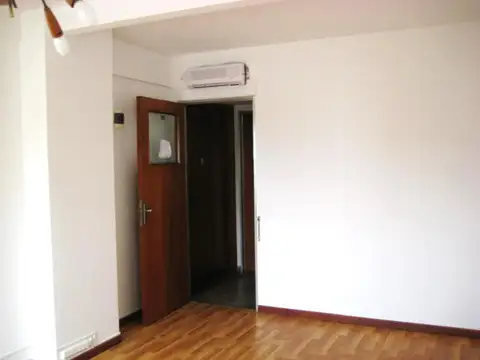 Local en  venta a una cuadra de la estación de San Isidro