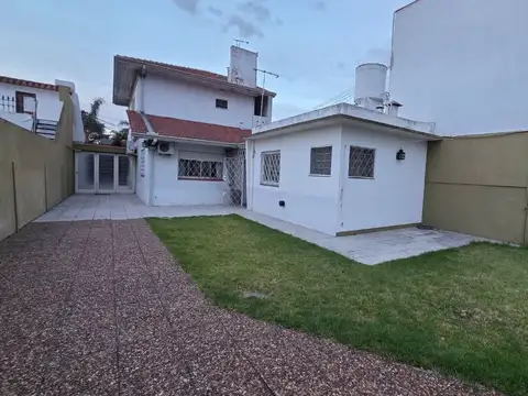 VENTA CASA 4 AMBIENTES BERNAL