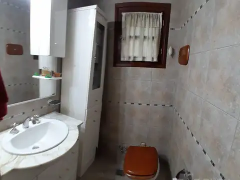 VENTA DE CASA 4 AMB. CON PILETA Y QUINCHO