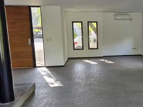 Casa 5 ambientes con 3 baños