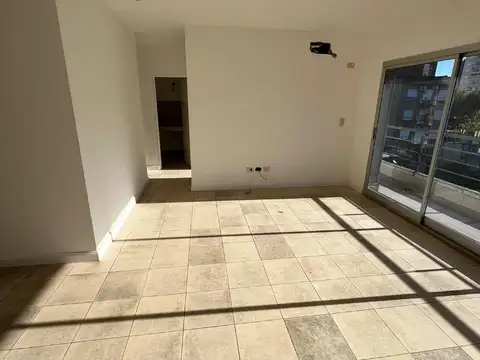 DEPARTAMENTO 3 AMBIENTES CON TERRAZA Y COCHERA