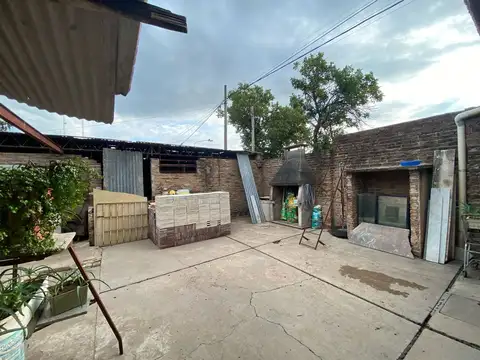 VIVIENDA EN ESQUINA/SALÓN/B° VILLA DOMINGA