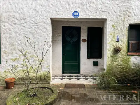 Casa 7 ambientes con 2 baños