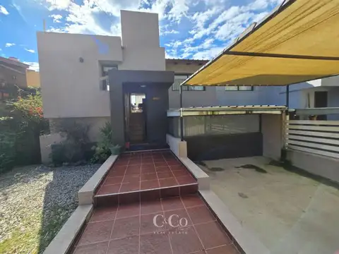 Venta Casa de 4 Dormitorios Con Pileta en Solares De Las Ensenadas – Villa Carlos Paz