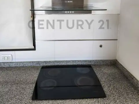 Casa en Alquiler con 2 cocheras